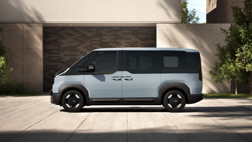 Kia PV5 Passenger från sidan.