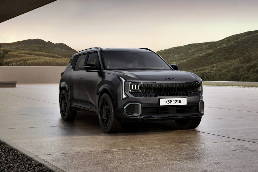 Kia Seltos X-line snett framifrån.